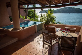 La Casa Que Canta - Adults Only