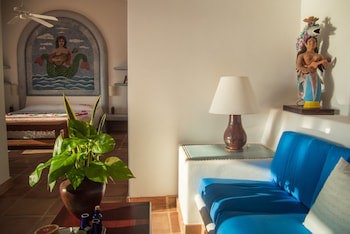 La Casa Que Canta - Adults Only