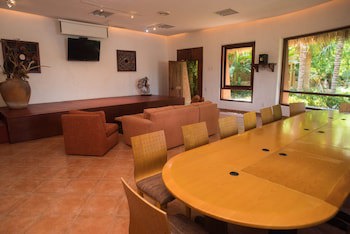 La Casa Que Canta - Adults Only