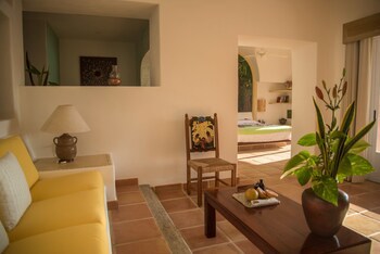 La Casa Que Canta - Adults Only