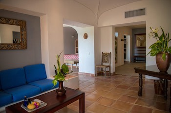 La Casa Que Canta - Adults Only