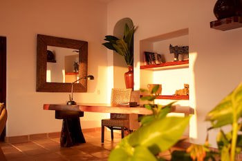 La Casa Que Canta - Adults Only