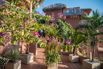 La Casa Que Canta - Adults Only
