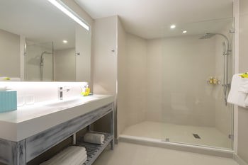Sea Breeze Beach House By Ocean Hotels - All Inclusive