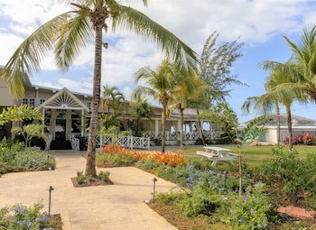 Sea Breeze Beach House By Ocean Hotels - All Inclusive