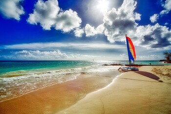 Sea Breeze Beach House By Ocean Hotels - All Inclusive