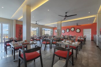 Sea Breeze Beach House By Ocean Hotels - All Inclusive