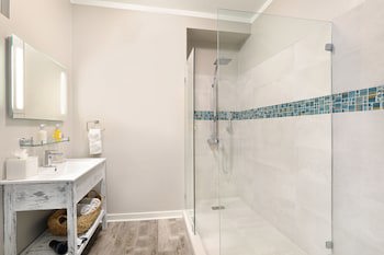 Sea Breeze Beach House By Ocean Hotels - All Inclusive