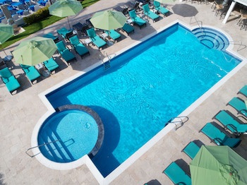 Sea Breeze Beach House By Ocean Hotels - All Inclusive