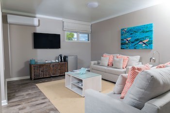 Sea Breeze Beach House By Ocean Hotels - All Inclusive