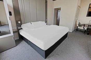 Baltimore Hotel
