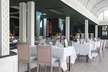 The Bromley Court Hotel