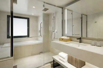 Courtyard By Marriott Tokyo Ginza Hotel
