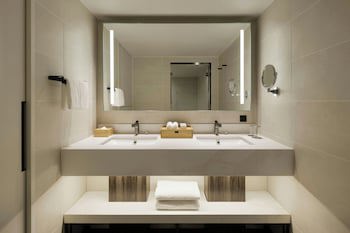 Courtyard By Marriott Tokyo Ginza Hotel