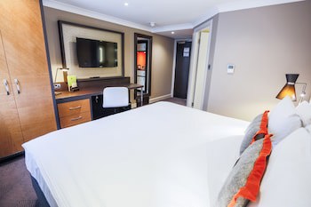 Doubletree By Hilton London - Ealing Hotel