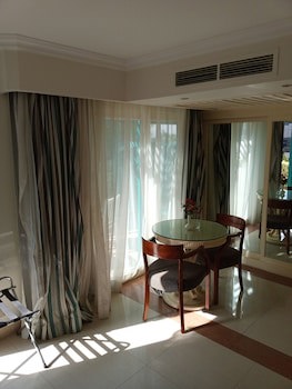 Cairo Pyramids Hotel