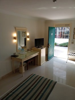 Cairo Pyramids Hotel