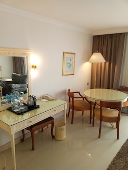 Cairo Pyramids Hotel