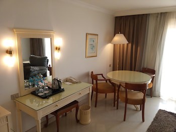 Cairo Pyramids Hotel