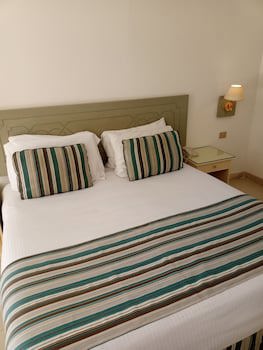 Cairo Pyramids Hotel