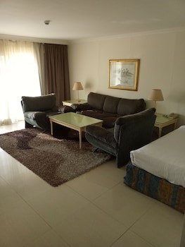 Cairo Pyramids Hotel