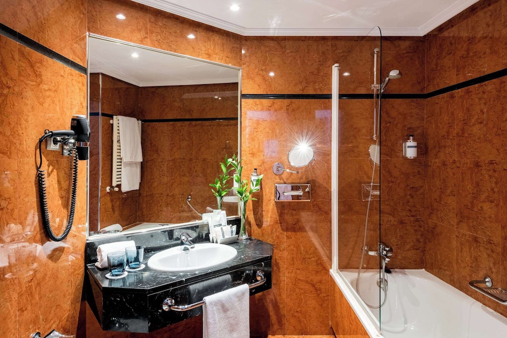 Hotel Madrid Plaza de Espana Affiliated by Melia