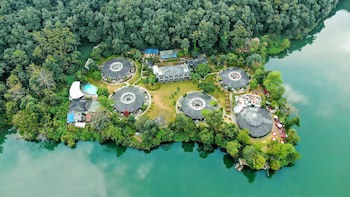 Fish Tail Lodge
