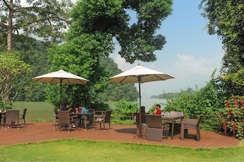 Fish Tail Lodge