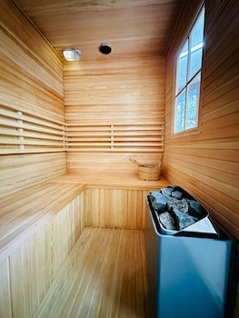 Fish Tail Lodge