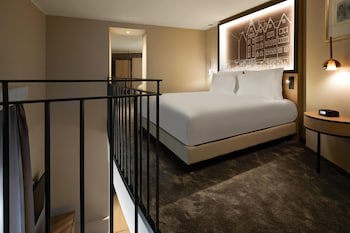 Wasserturm Hotel Cologne, Curio Collection By Hilton fotoğrafı