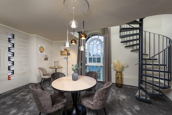 Wasserturm Hotel Cologne, Curio Collection By Hilton fotoğrafı