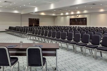Doubletree By Hilton Manchester Airport