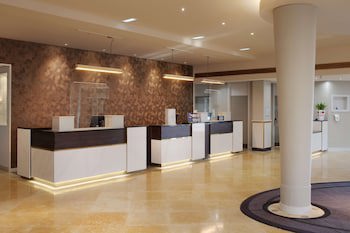 Doubletree By Hilton Manchester Airport