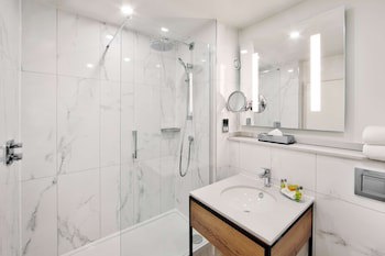 Doubletree By Hilton Manchester Airport
