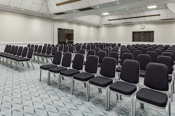 Doubletree By Hilton Manchester Airport