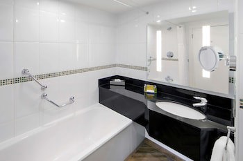 Doubletree By Hilton Manchester Airport