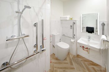 Doubletree By Hilton Manchester Airport