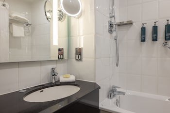 Doubletree By Hilton Manchester Airport