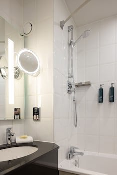 Doubletree By Hilton Manchester Airport