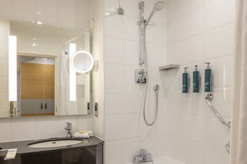 Doubletree By Hilton Manchester Airport