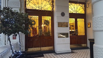 Commodore Hotel