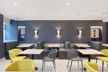 Commodore Hotel