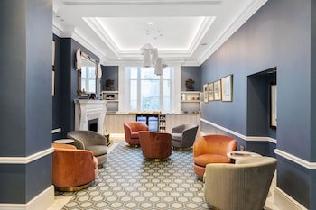Commodore Hotel