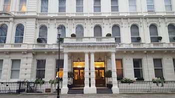 Commodore Hotel