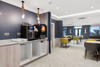 Commodore Hotel