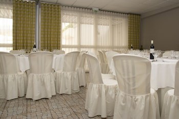 Hotel Rainha D. Amelia, Arts & Leisure
