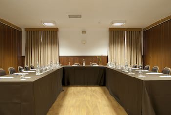 Hotel Rainha D. Amelia, Arts & Leisure
