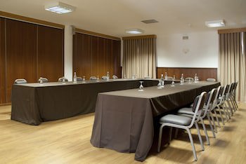 Hotel Rainha D. Amelia, Arts & Leisure
