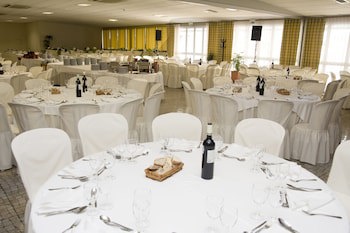 Hotel Rainha D. Amelia, Arts & Leisure