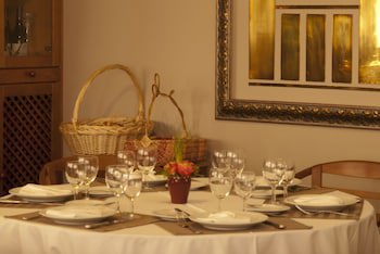 Hotel Rainha D. Amelia, Arts & Leisure